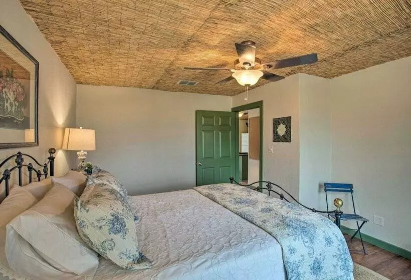 Quaint Countryside Casita: 45 Mi To Ft. Worth