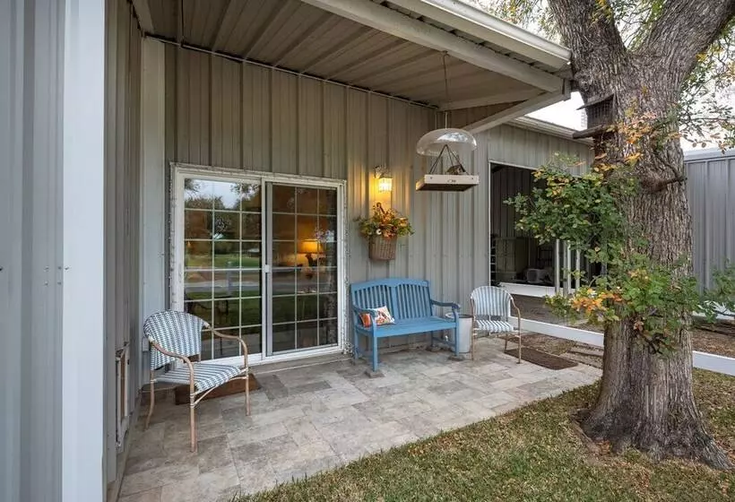 Quaint Countryside Casita: 45 Mi To Ft. Worth