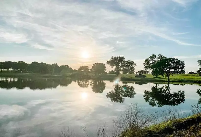 Quaint Countryside Casita: 45 Mi To Ft. Worth