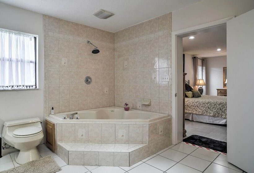 Spacious Central Florida Home: Family Friendly!