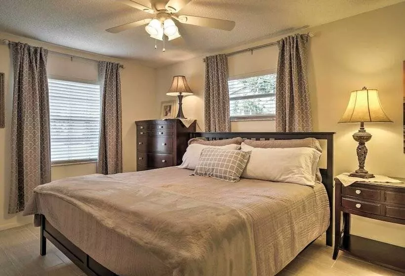 Spacious Central Florida Home: Family Friendly!