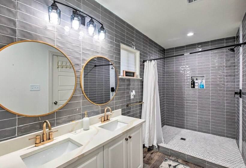 ~ 12 Mi To Dtwn: Dallas Area Suburban Home W/ Yard