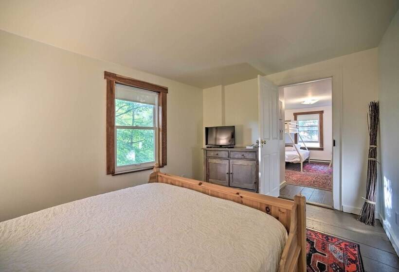 Renovated Catskills Farmhouse W/ Game Room!