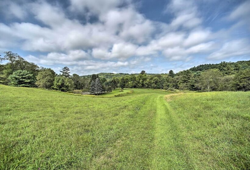 Renovated Catskills Farmhouse W/ Game Room!