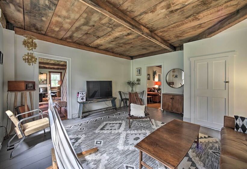 Renovated Catskills Farmhouse W/ Game Room!