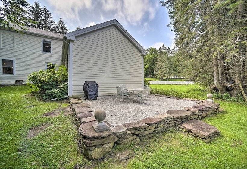 Renovated Catskills Farmhouse W/ Game Room!