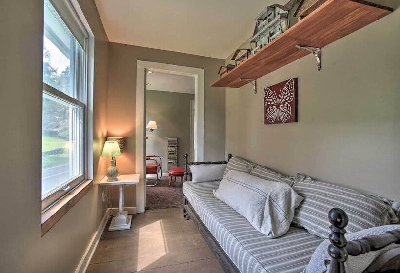 Renovated Catskills Farmhouse W/ Game Room!