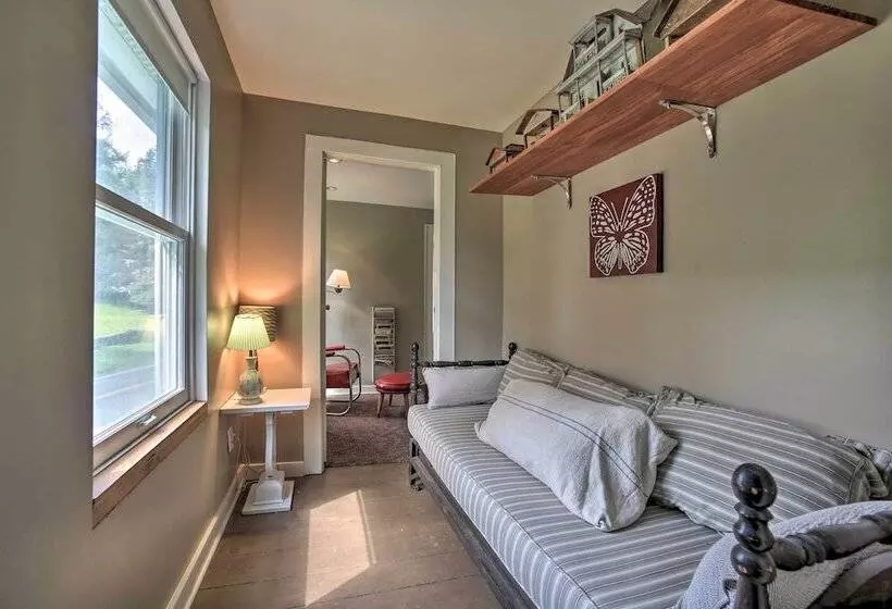 Renovated Catskills Farmhouse W/ Game Room!