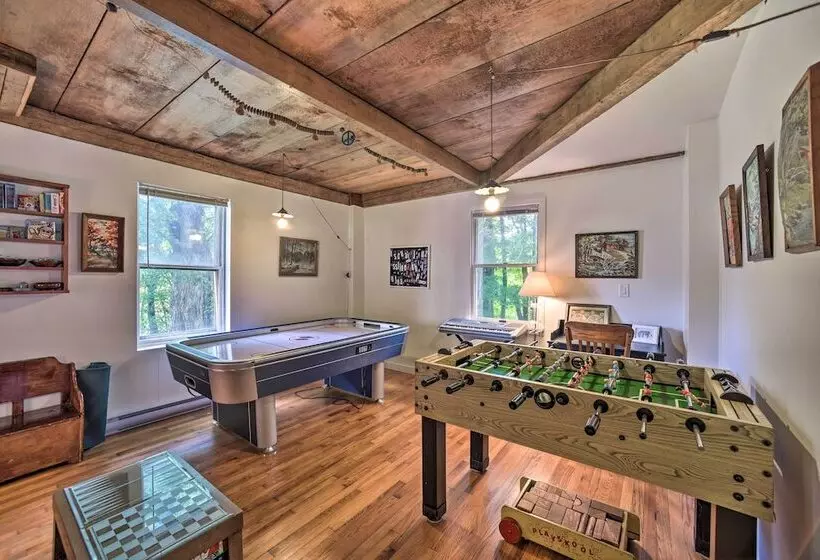 Renovated Catskills Farmhouse W/ Game Room!