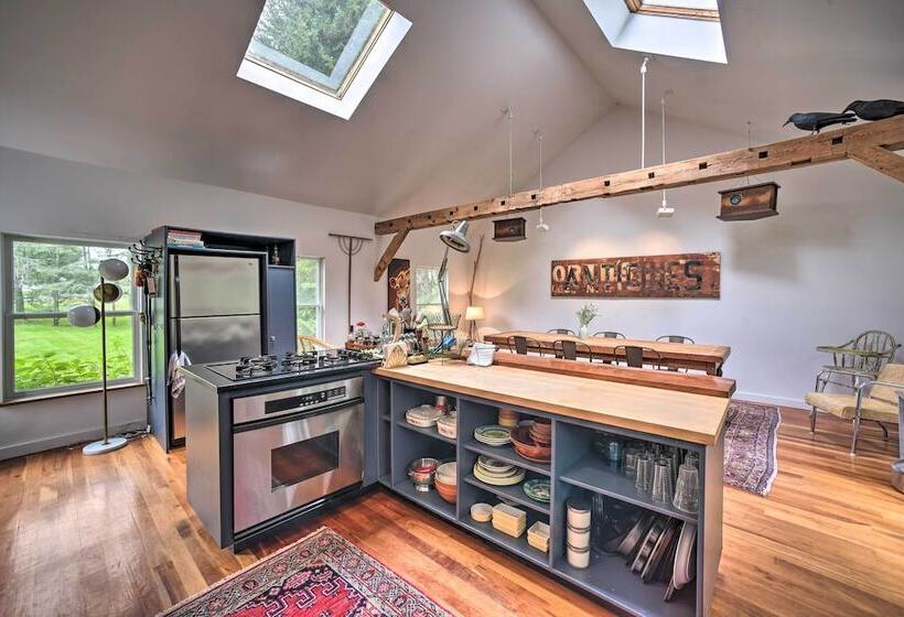 Renovated Catskills Farmhouse W/ Game Room!