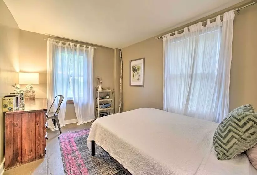 Renovated Catskills Farmhouse W/ Game Room!