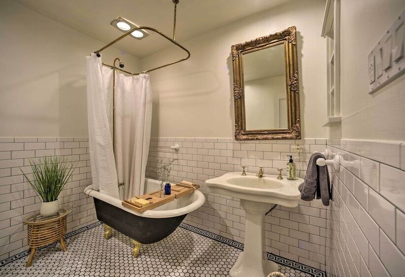 Renovated Catskills Farmhouse W/ Game Room!