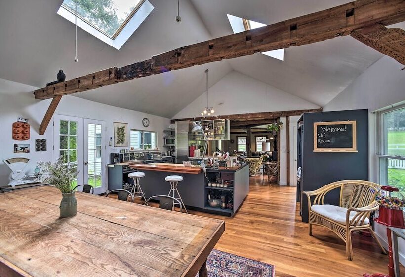 Renovated Catskills Farmhouse W/ Game Room!