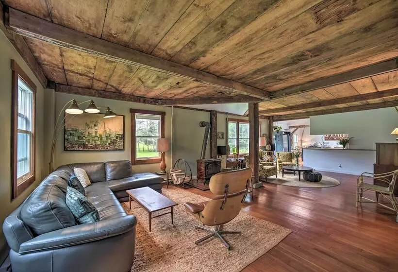 Renovated Catskills Farmhouse W/ Game Room!