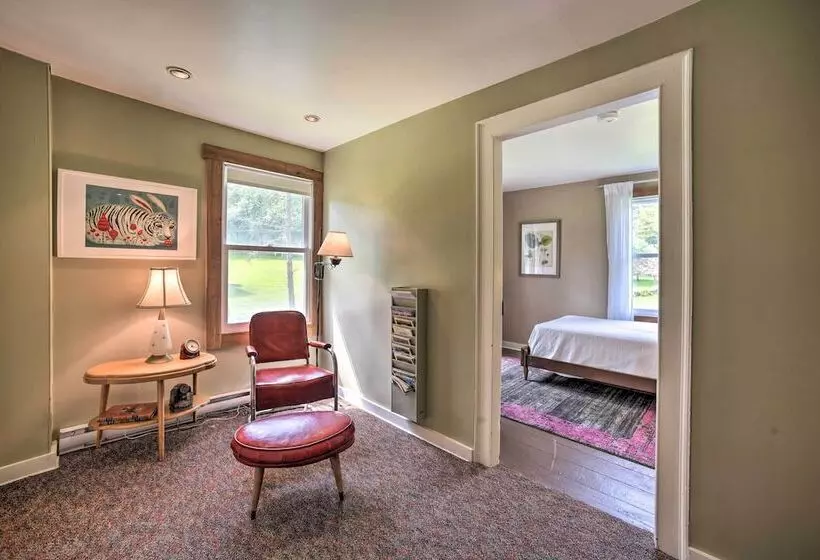 Renovated Catskills Farmhouse W/ Game Room!