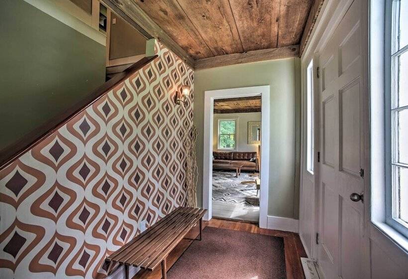 Renovated Catskills Farmhouse W/ Game Room!