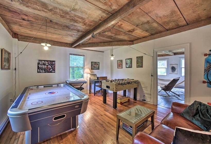 Renovated Catskills Farmhouse W/ Game Room!