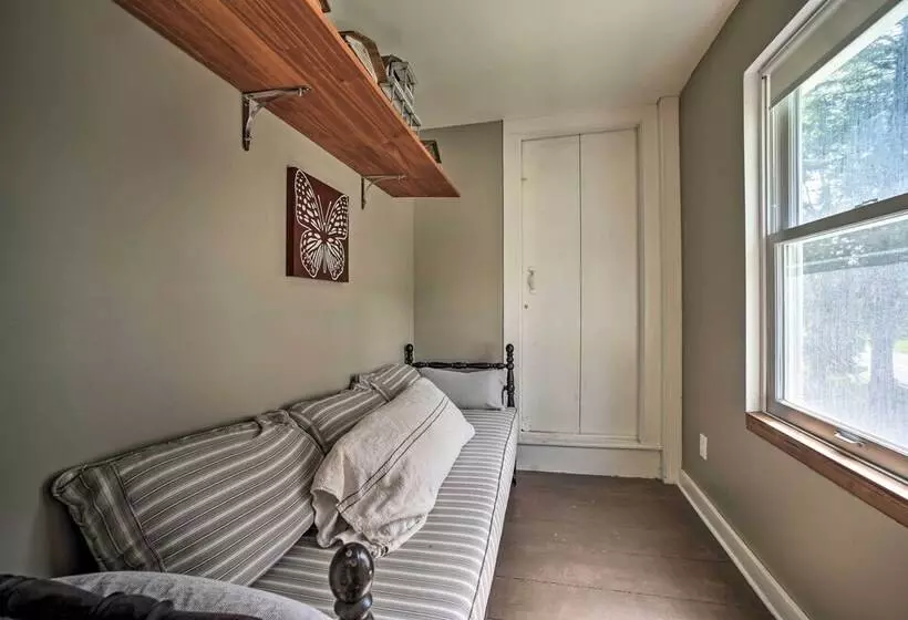 Renovated Catskills Farmhouse W/ Game Room!