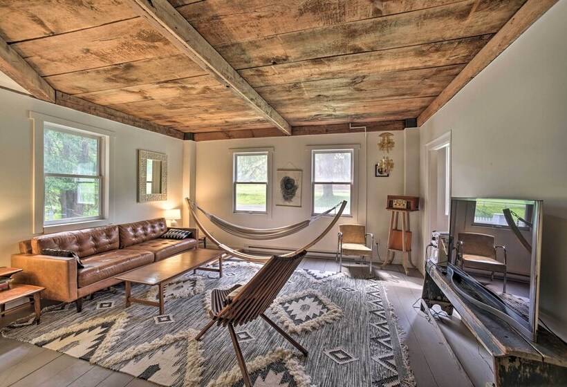 Renovated Catskills Farmhouse W/ Game Room!