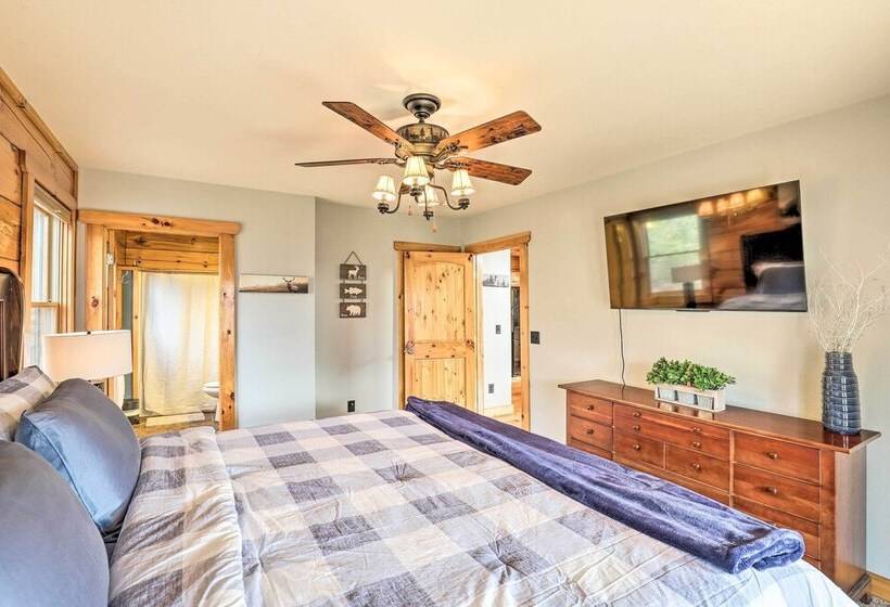 Rustic Cabin W/ Mountain Views & Private Deck!