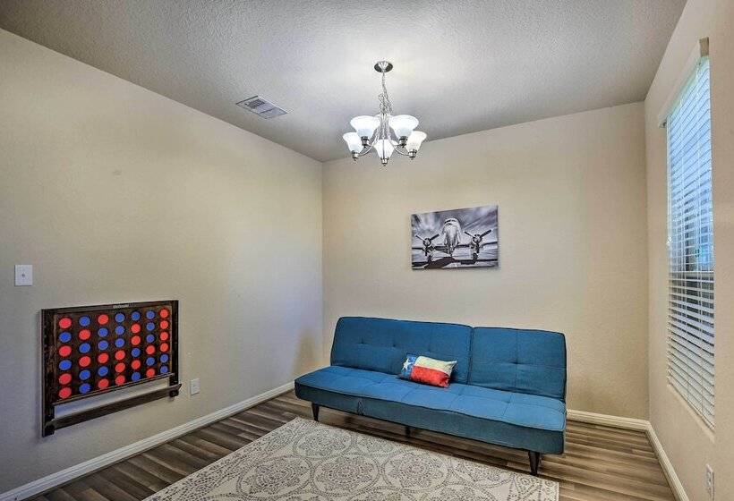 San Antonio Home W/ Yard ~ 8 Mi To Lackland!