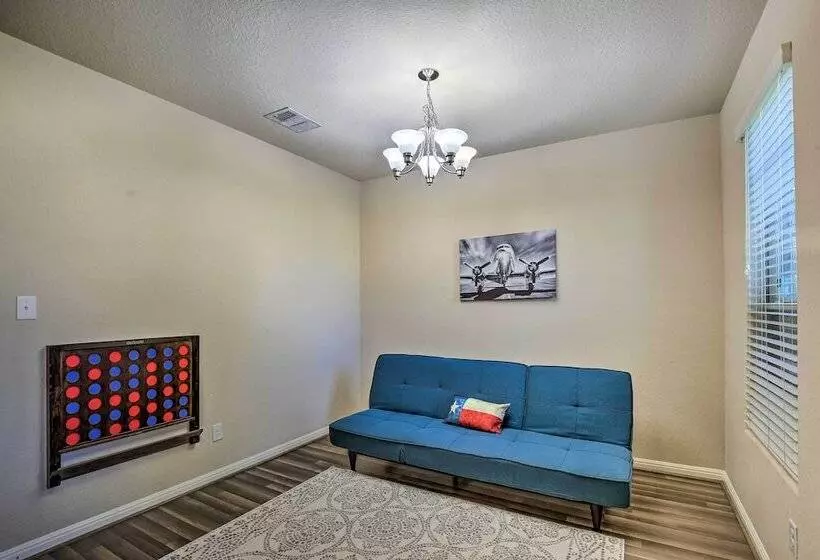 San Antonio Home W/ Yard ~ 8 Mi To Lackland!