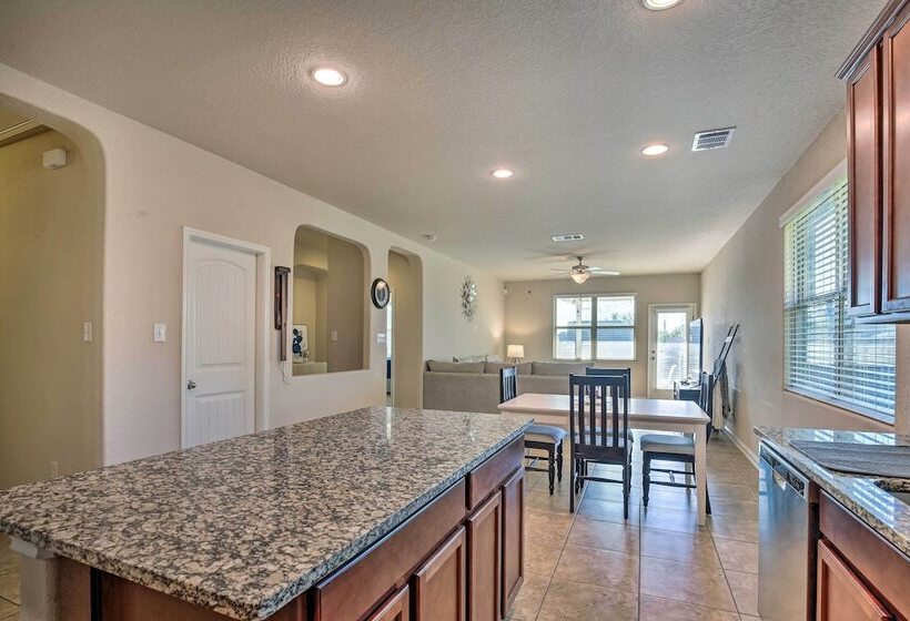 San Antonio Home W/ Yard ~ 8 Mi To Lackland!