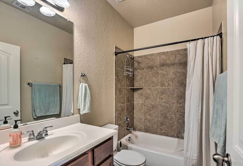 San Antonio Home W/ Yard ~ 8 Mi To Lackland!