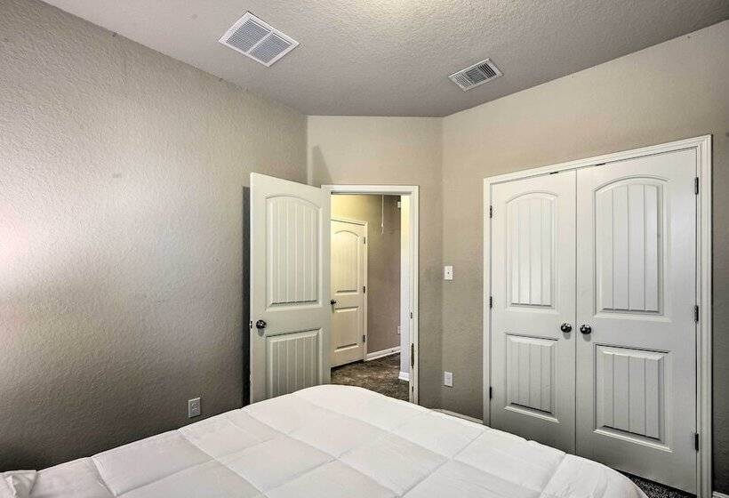 San Antonio Home W/ Yard ~ 8 Mi To Lackland!