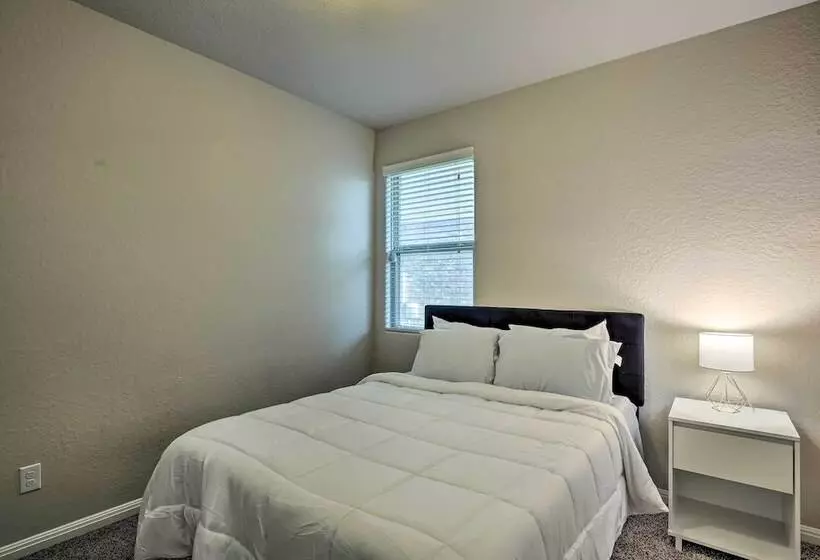 San Antonio Home W/ Yard ~ 8 Mi To Lackland!