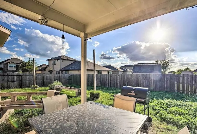 San Antonio Home W/ Yard ~ 8 Mi To Lackland!