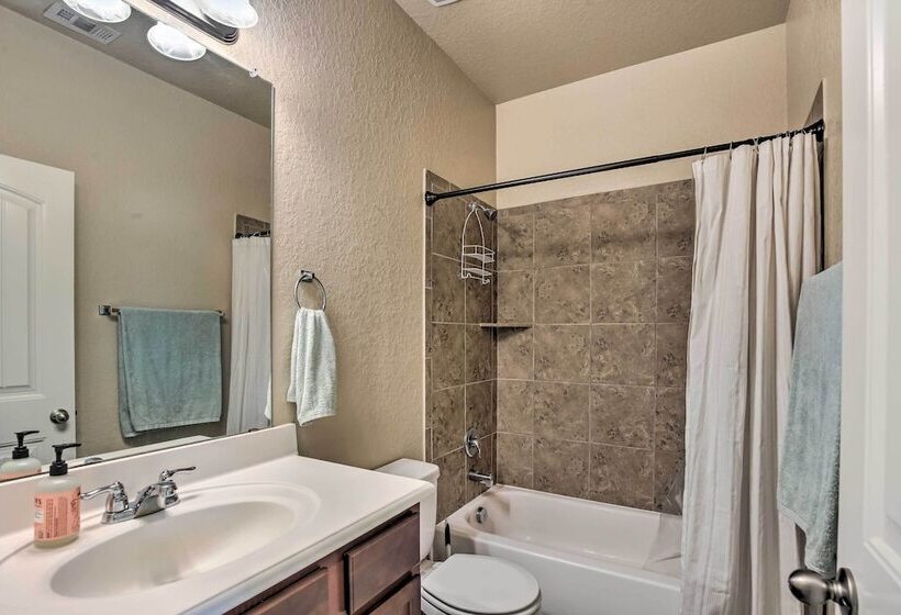 San Antonio Home W/ Yard ~ 8 Mi To Lackland!