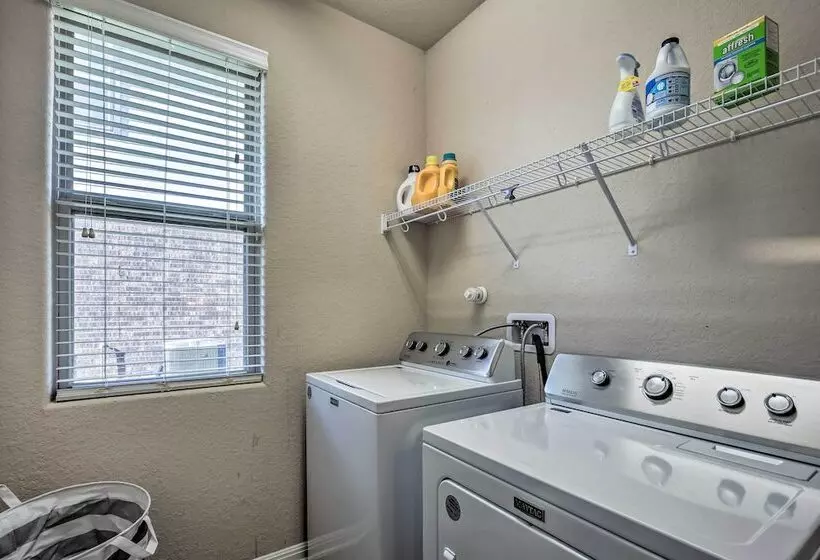 San Antonio Home W/ Yard ~ 8 Mi To Lackland!