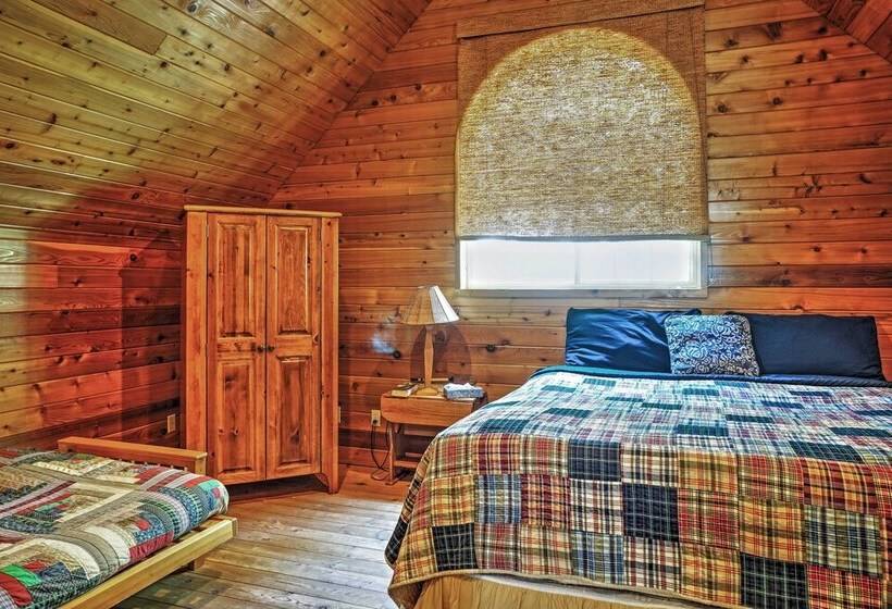 Shaver Lake Cabin W/ Hot Tub, Deck & Trail Access!