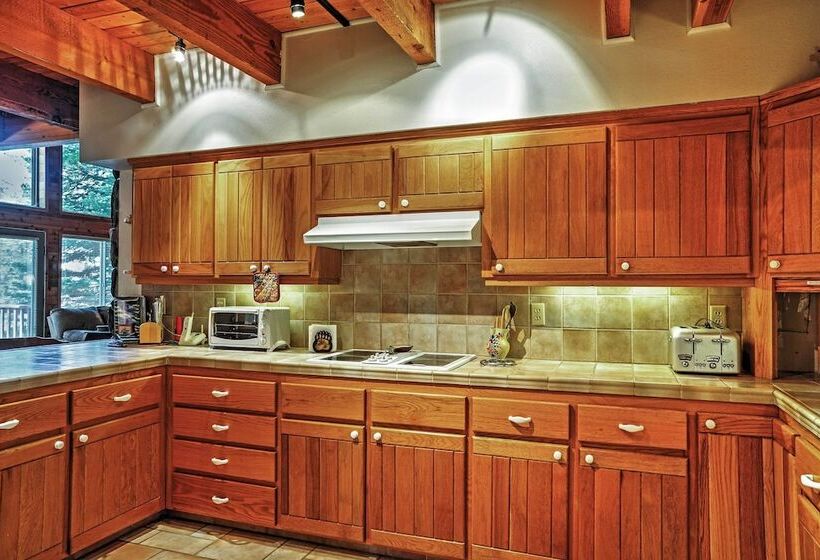 Shaver Lake Cabin W/ Hot Tub, Deck & Trail Access!