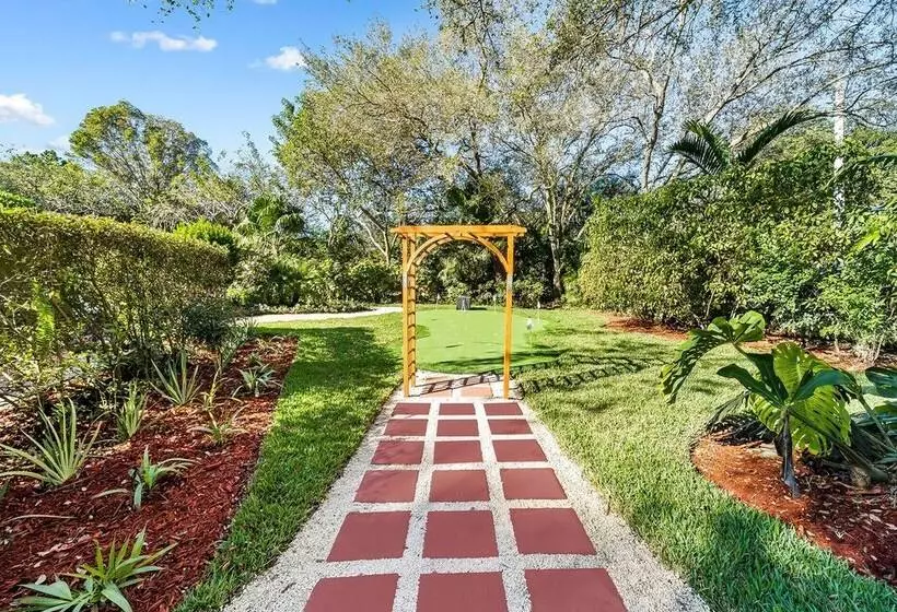 Spacious 8br W/ Guesthouse + Pool & Tons Of Games