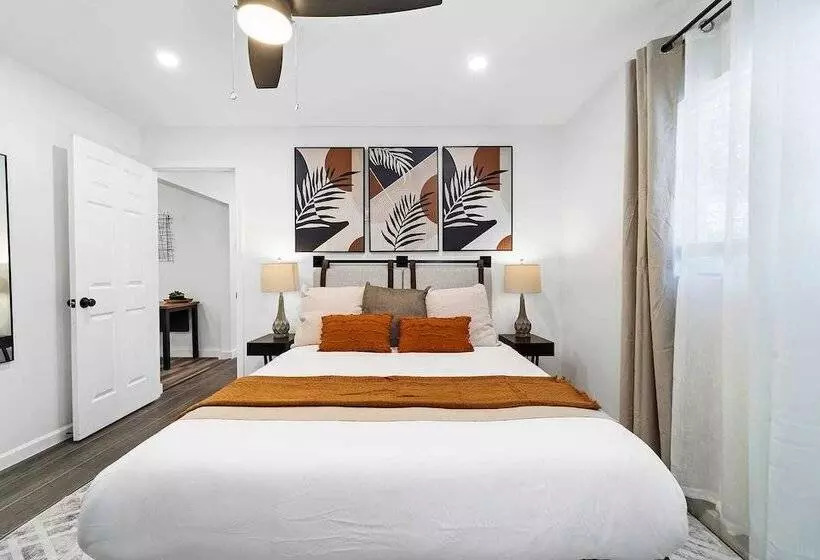 Spacious 8br W/ Guesthouse + Pool & Tons Of Games