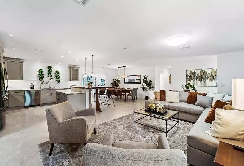 Spacious 8br W/ Guesthouse + Pool & Tons Of Games