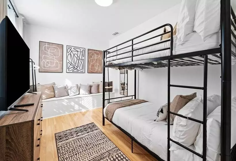 Spacious 8br W/ Guesthouse + Pool & Tons Of Games