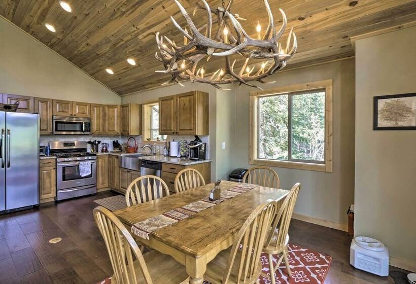 Spacious Cabin W/ Views & Deck Near Jefferson Lake