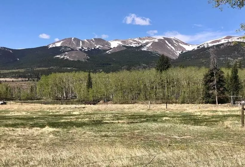 Spacious Cabin W/ Views & Deck Near Jefferson Lake