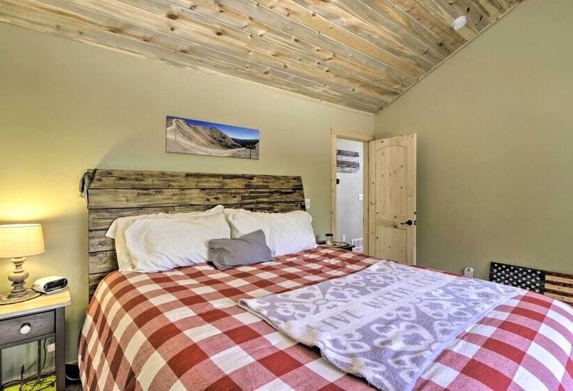 Spacious Cabin W/ Views & Deck Near Jefferson Lake