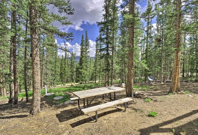 Spacious Cabin W/ Views & Deck Near Jefferson Lake