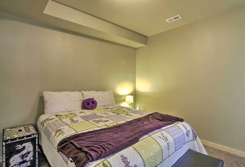 Spacious Cabin W/ Views & Deck Near Jefferson Lake