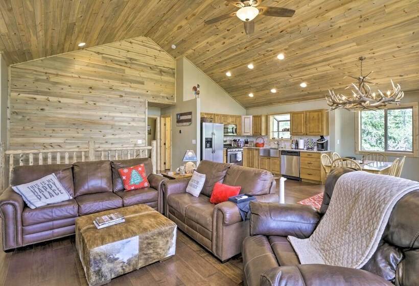 Spacious Cabin W/ Views & Deck Near Jefferson Lake