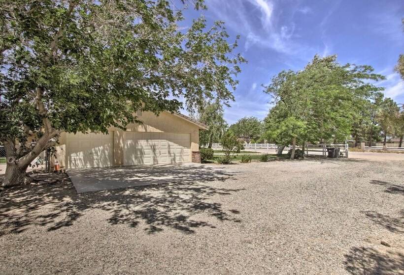 Spacious Lancaster Family Ranch Bbq & Patio