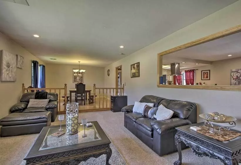 Spacious Lancaster Family Ranch   Bbq & Patio