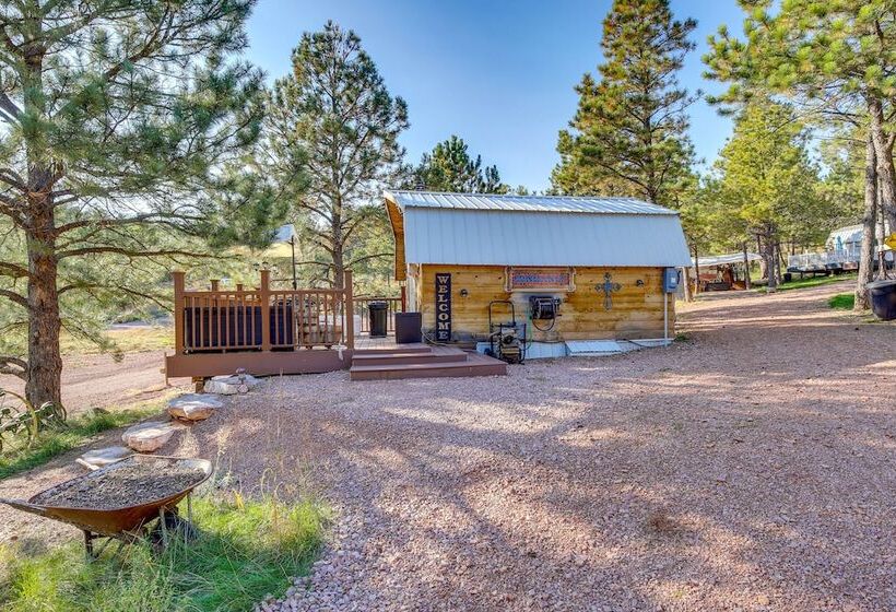 Sundance Cabin Tiny Home Near Mt Rushmore!