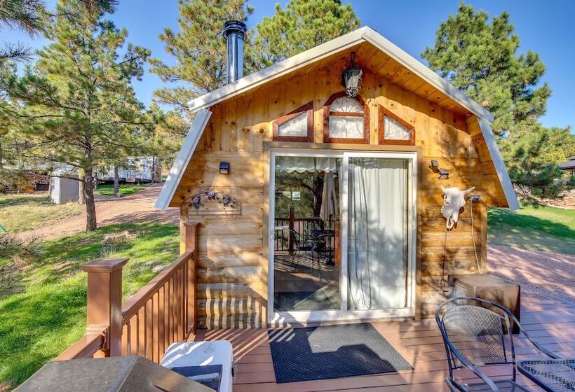 Sundance Cabin Tiny Home Near Mt Rushmore!