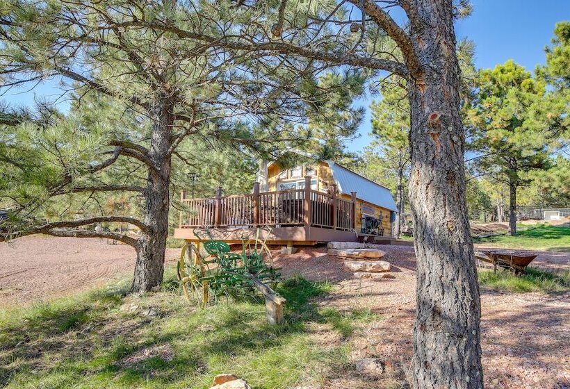 Sundance Cabin Tiny Home Near Mt Rushmore!